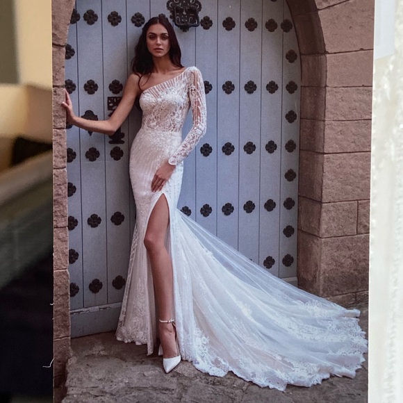 Pronovias Dresses & Skirts - Pronovias Titan Wedding Dress (size: 18, new with tags, never worn)